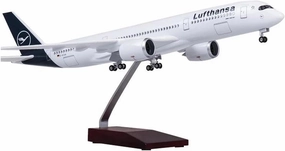 1:142 Scale for A350 Lufthansa Airline Airplane Model Collection Miniature Plane Airplanes Decoration Static Display Miniatures Toy's Set(No Light)