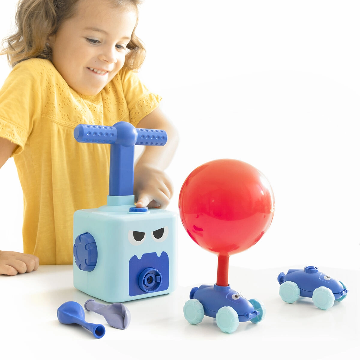 2-in-1 Car and Balloon Launcher Toy Coyloon