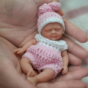 4.5" Reborn Baby Doll Silicone Full Body Miniature Realistic Newborn Doll，Mini Realistic Newborn Baby Dolls Silicone Full Body Stress Relief（Girl）