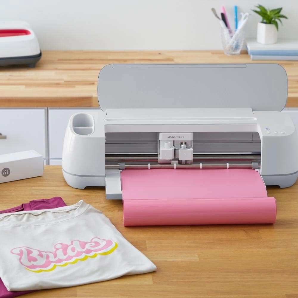 Cricut Smart Iron On, Gold - 3ft Roll (13'x36') Heat Transfer Vinyl for Maker & Explore Machines- Matless Cutting for Long cuts up to 12ft