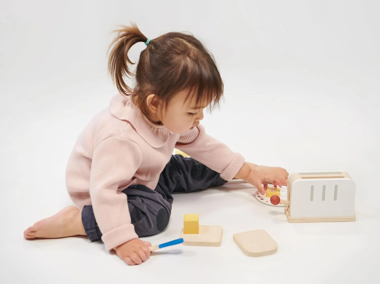Mentari Toys - Rise & Shine Toaster Set - 10pc Wooden Toaster Toy with Pretend Play Food Accessories - Kids Role Play Kitchen/Cafe Toy - Improves Motor Skills - Sparks Creativity - Age 3 