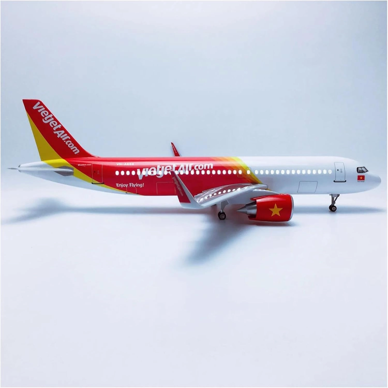 Metal Aircraft Model 47cm Scale for Vietjet A320 Metal Plane Replica Alloy with Landing Gear Collection Home Décor Model Aviation Enthusiasts(with Light)