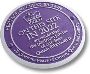 Queen Elizabeth II Platinum Jubilee Plaque: Royal Souvenir and Special Limited Edition Sign: Celebrate your Royal Party with this unique decoration