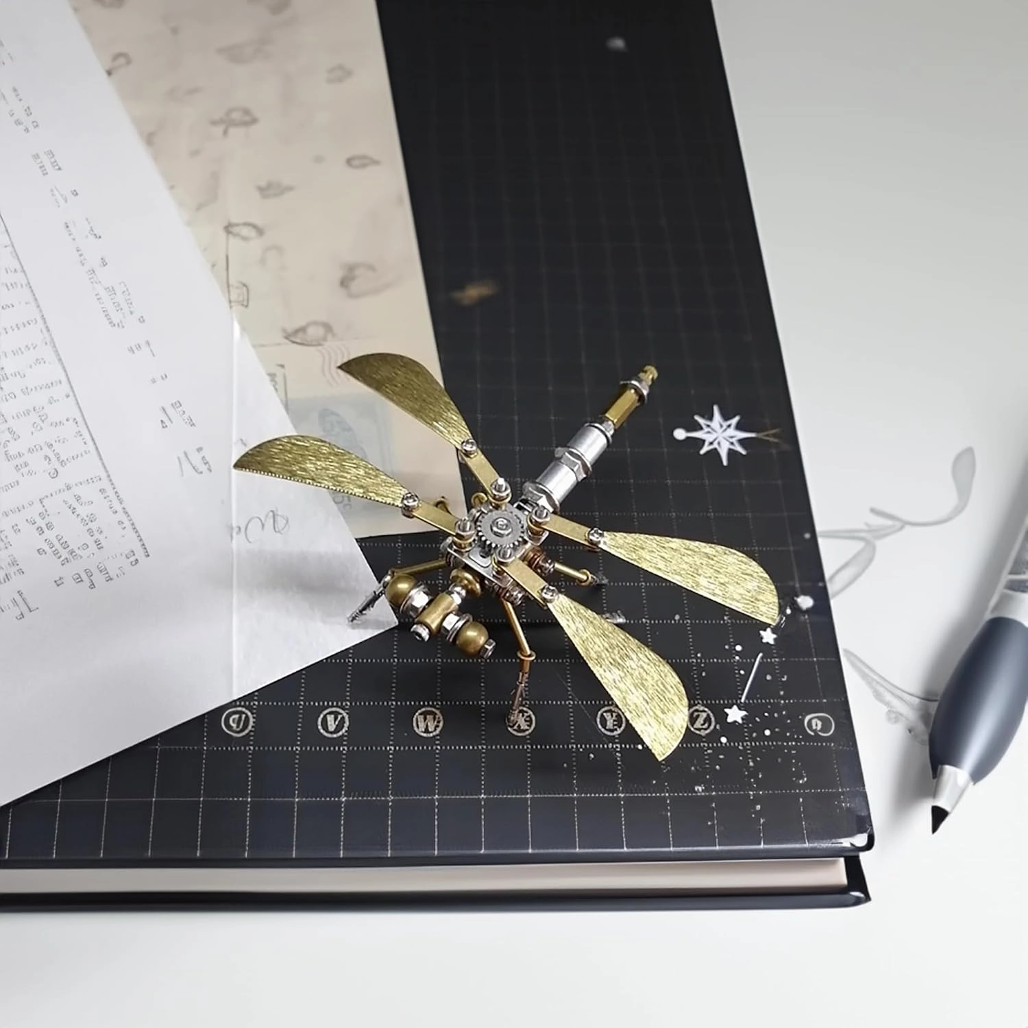 Steampunk Metal Insect Bug Sculpture Clockwork 3D Creative Mechanical Insect Kit Puzzle Mechanical Insects Dragonfly Model Engineering Puzzle for Christmas Ornaments(Ujinensis Dragonfly)