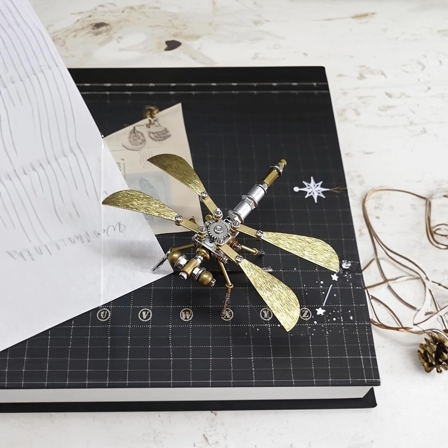 Steampunk Metal Insect Bug Sculpture Clockwork 3D Creative Mechanical Insect Kit Puzzle Mechanical Insects Dragonfly Model Engineering Puzzle for Christmas Ornaments(Ujinensis Dragonfly)