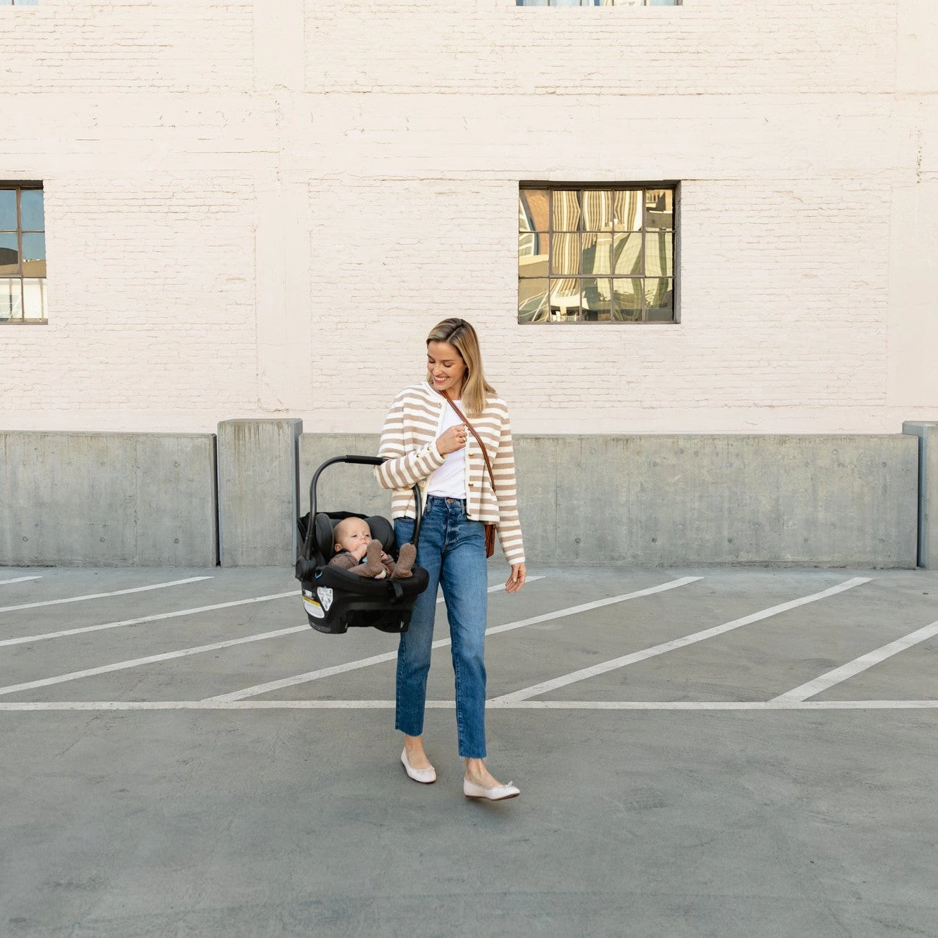 UPPAbaby Aria Lightweight Infant Car Seat   Base